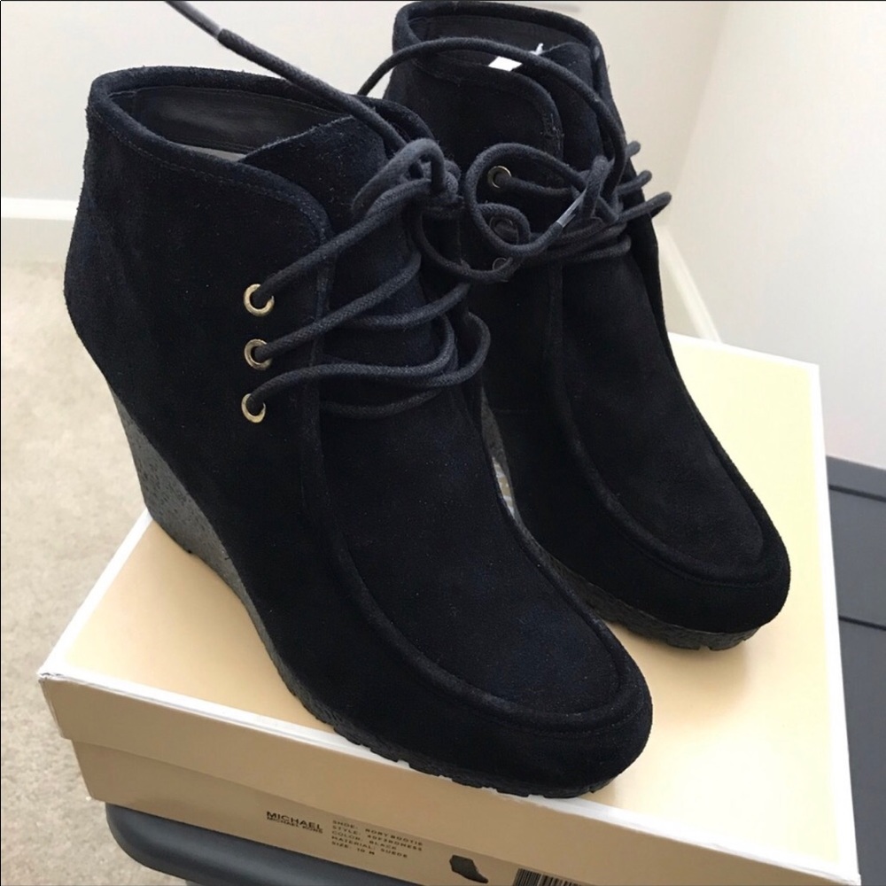 Michael Kors Rory bootie black suede size 10
